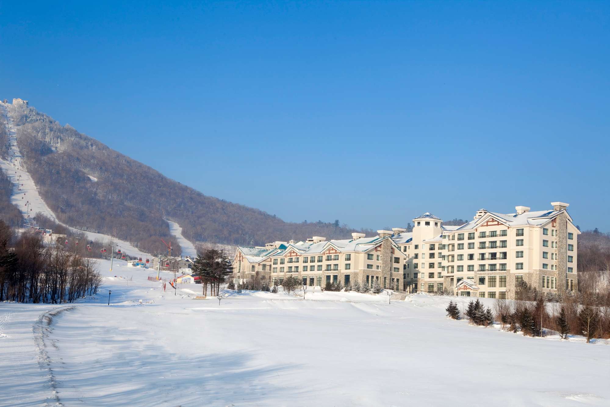 亚布力滑雪旅游度假区_亚布力滑雪旅游度假区电话