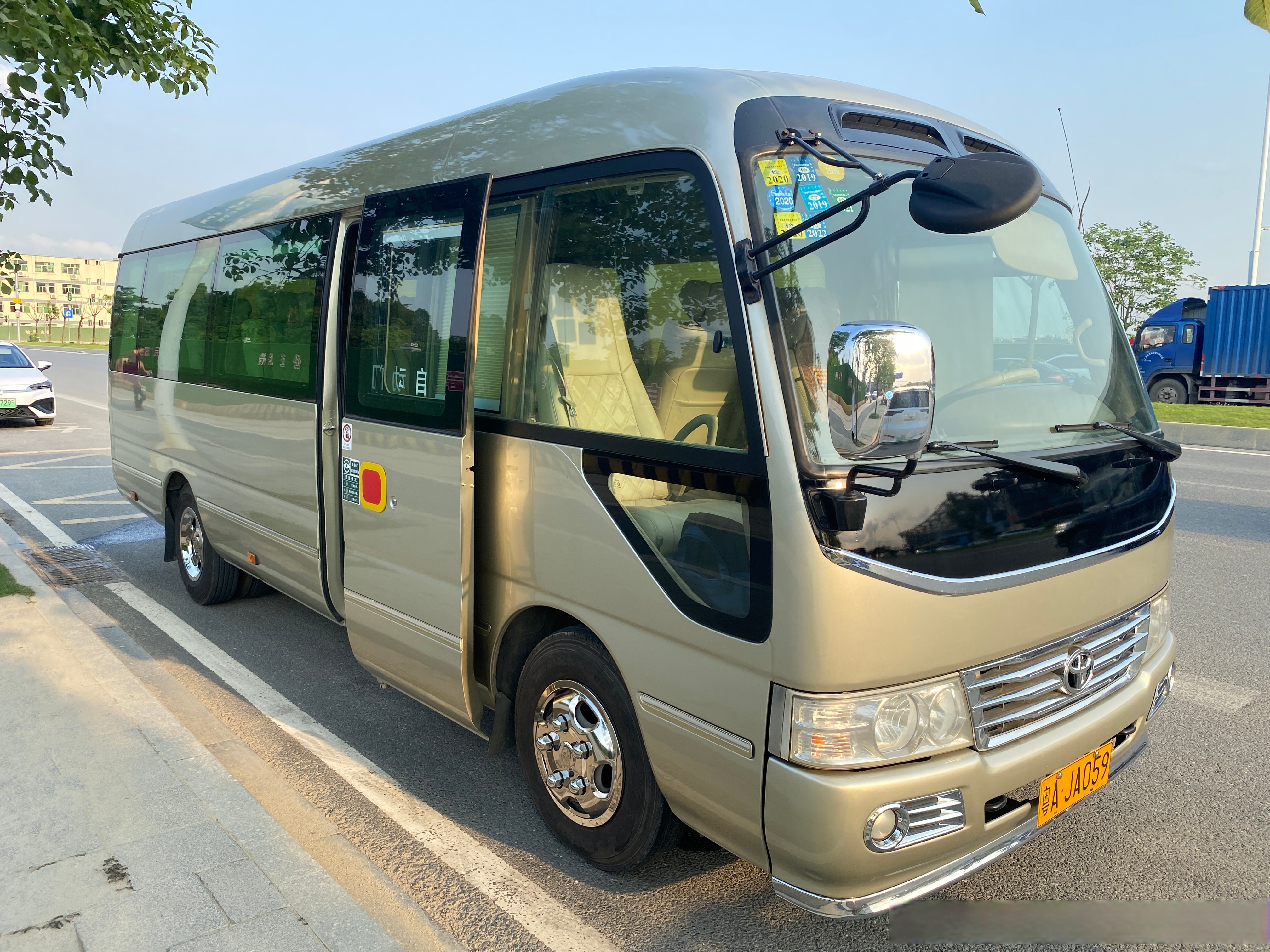 旅游租车_成都旅游租车