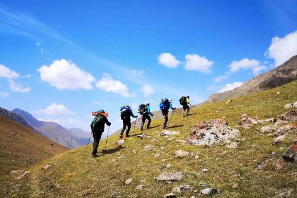 徒步旅游_徒步旅游英文翻译