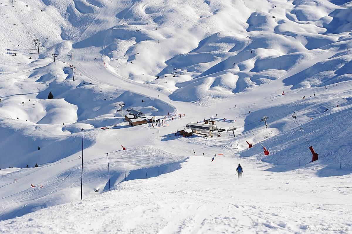 冬季滑雪旅游_冬季滑雪去哪里