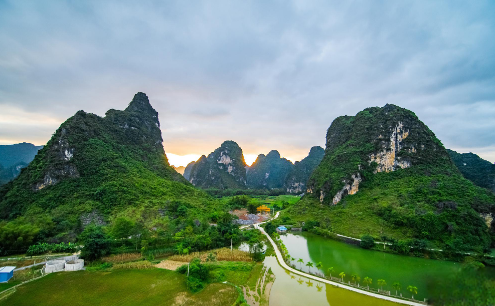 巴马旅游景点_巴马旅游景点百鸟岩 巴马旅游景点_巴马旅游景点百鸟岩